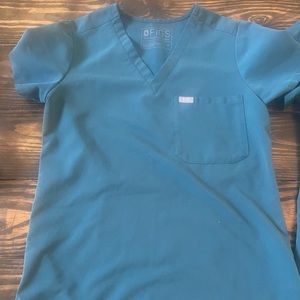 FIGS Caribbean blue Zamora joggers (S/P) and one pocket top (xs)